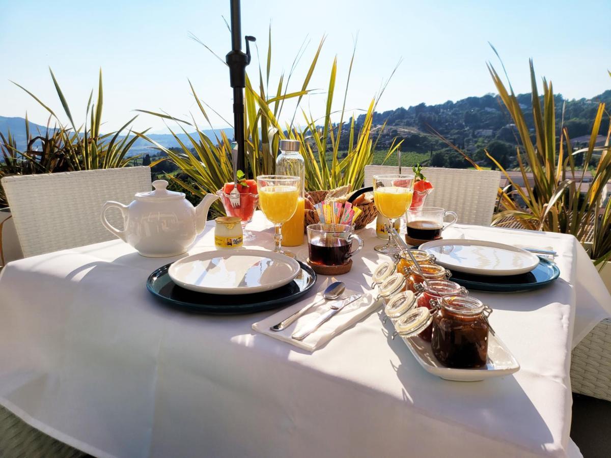 Le Nid Bleu Bed & Breakfast Le Beausset Exterior photo
